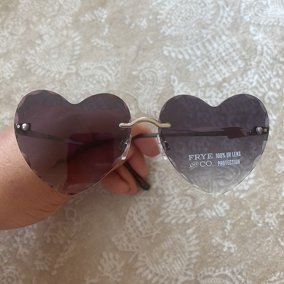 Brand New Frye & Co Heart Shape Sunglasses Beveled Gradient Lens 100% UV Protect main image 14